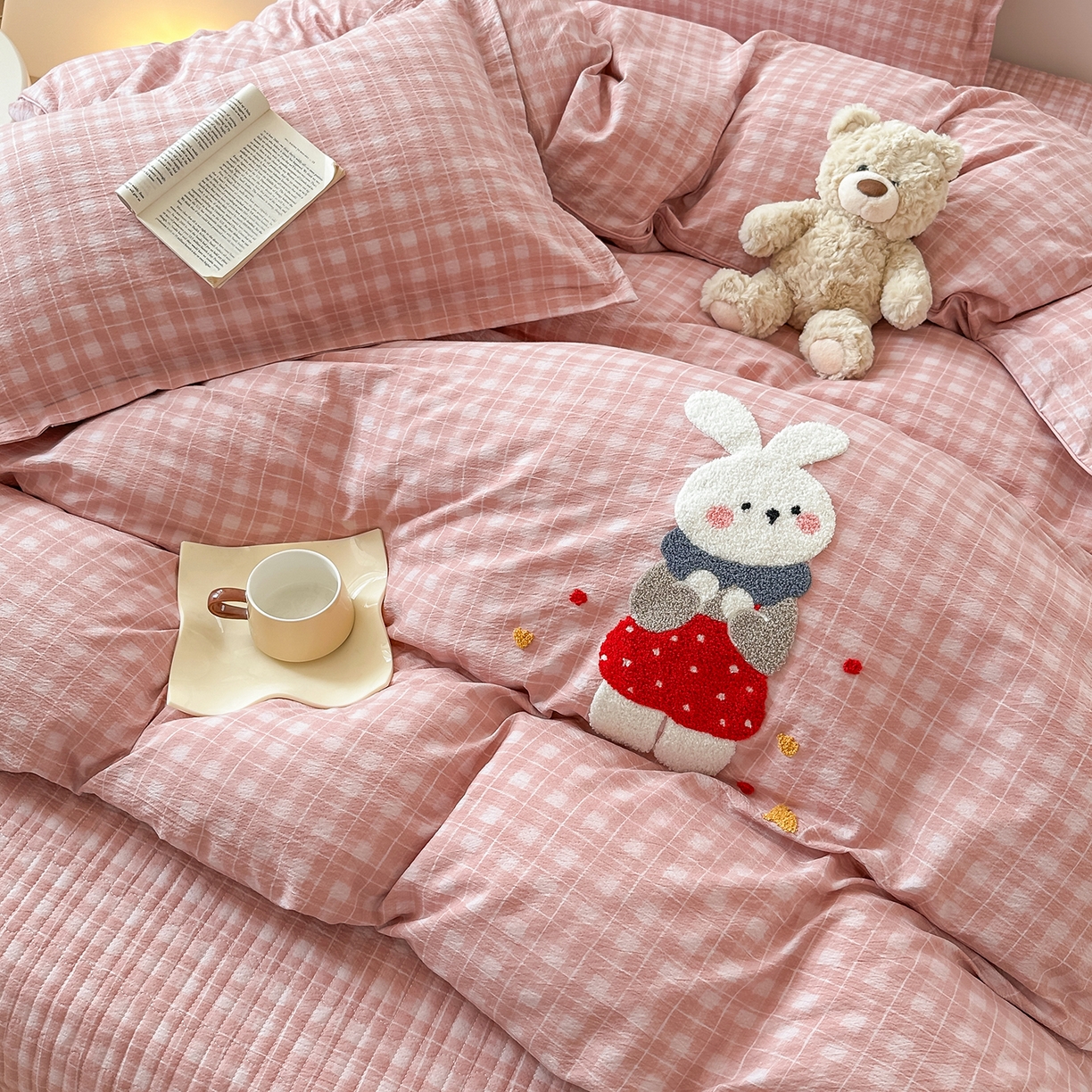 91家纺网 家纺一手货源 找家纺 元熙 2025新款木棉砂洗毛巾绣毛巾绣被芯床盖四件套 萌萌兔