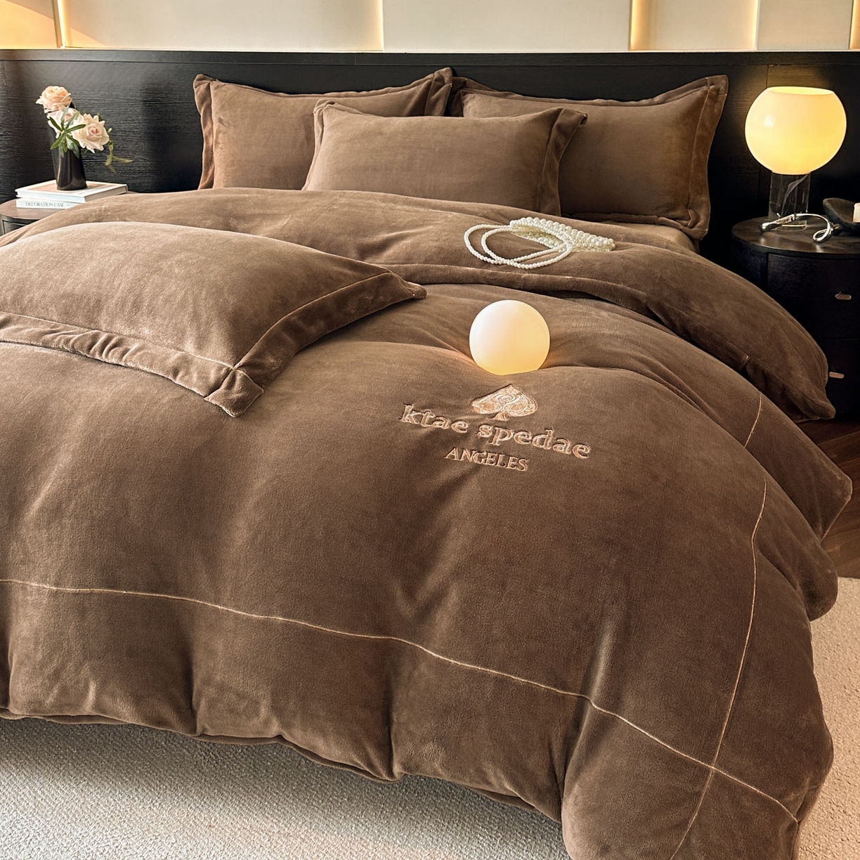 91家纺网 家纺一手货源 找家纺 狂想家 2025新款刺绣牛奶绒四件套-安琪儿 安琪儿-轻奢咖