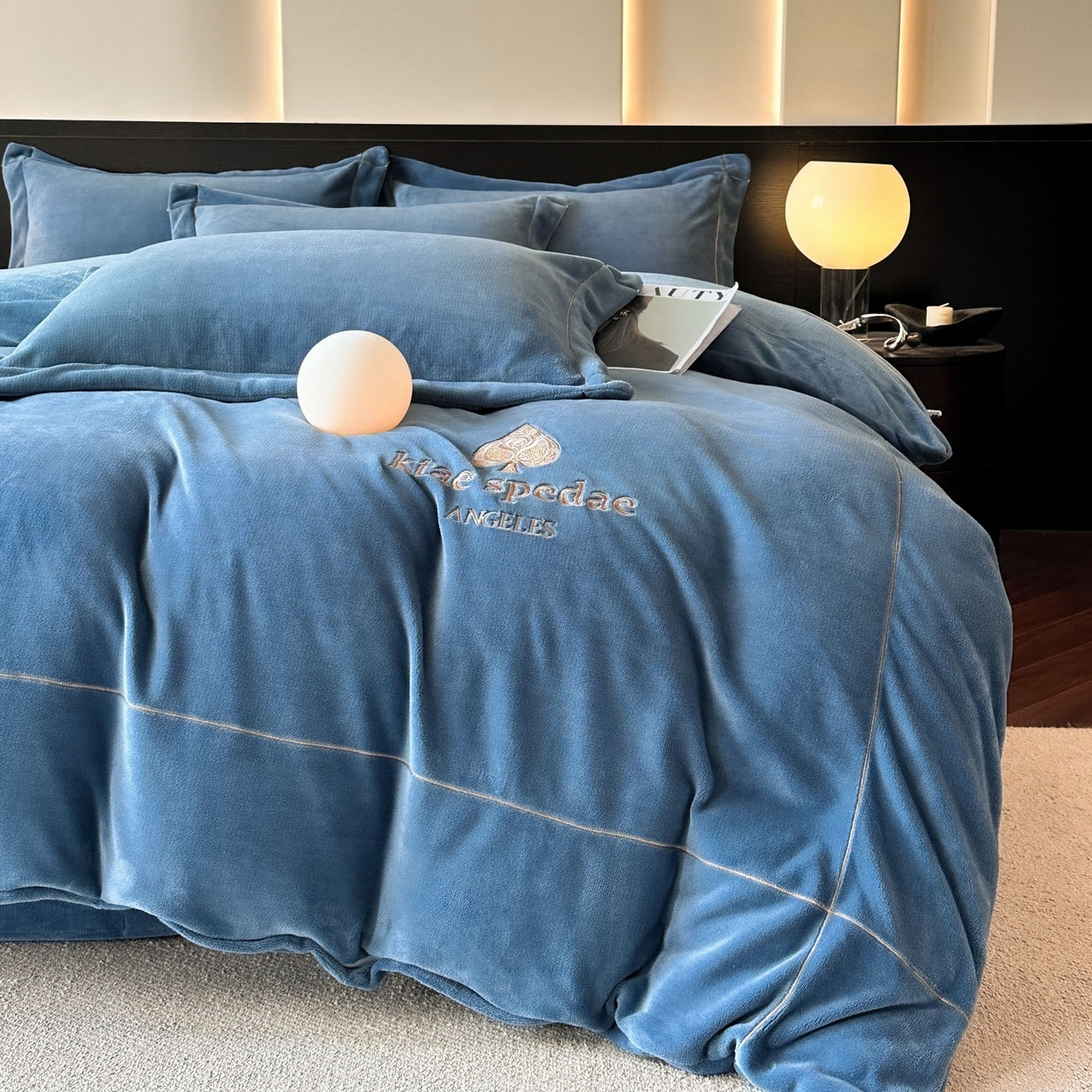 91家纺网 家纺一手货源 找家纺 狂想家 2025新款刺绣牛奶绒四件套-安琪儿 安琪儿-宾利蓝