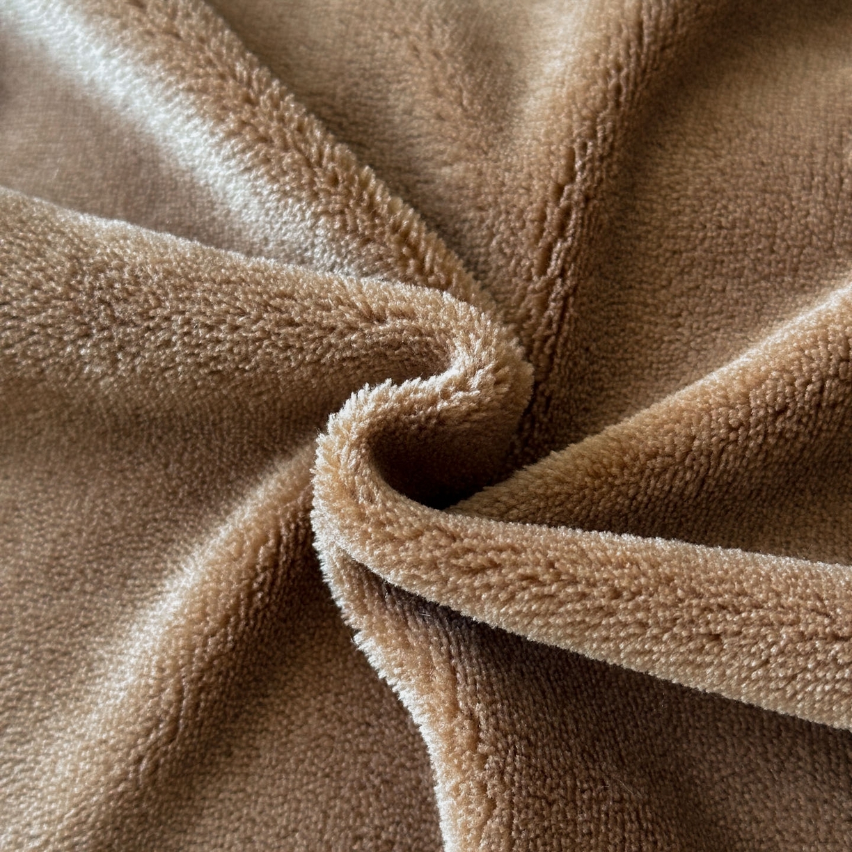 91家纺网 家纺一手货源 找家纺 狂想家 2025新款刺绣牛奶绒四件套-安琪儿 安琪儿-轻奢咖