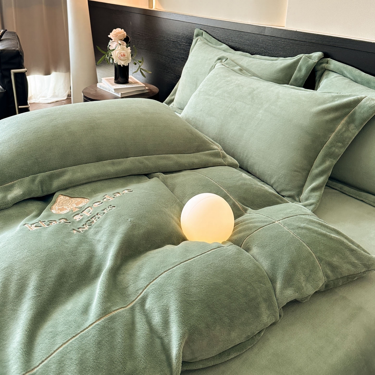 91家纺网 家纺一手货源 找家纺 狂想家 2025新款刺绣牛奶绒四件套-安琪儿 安琪儿-松石绿