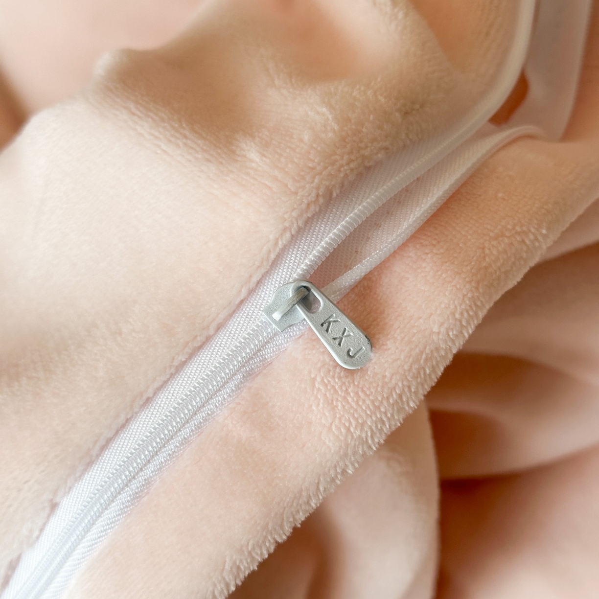 91家纺网 家纺一手货源 找家纺 狂想家 2025新款刺绣牛奶绒四件套-安琪儿 安琪儿-浅玉粉