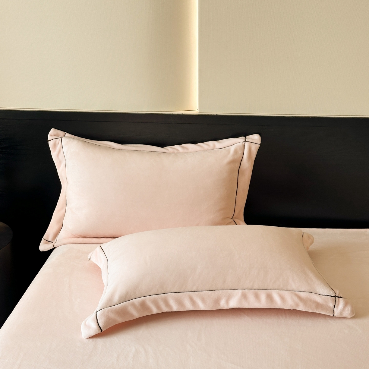 91家纺网 家纺一手货源 找家纺 狂想家 2025新款刺绣牛奶绒四件套-安琪儿 安琪儿-浅玉粉