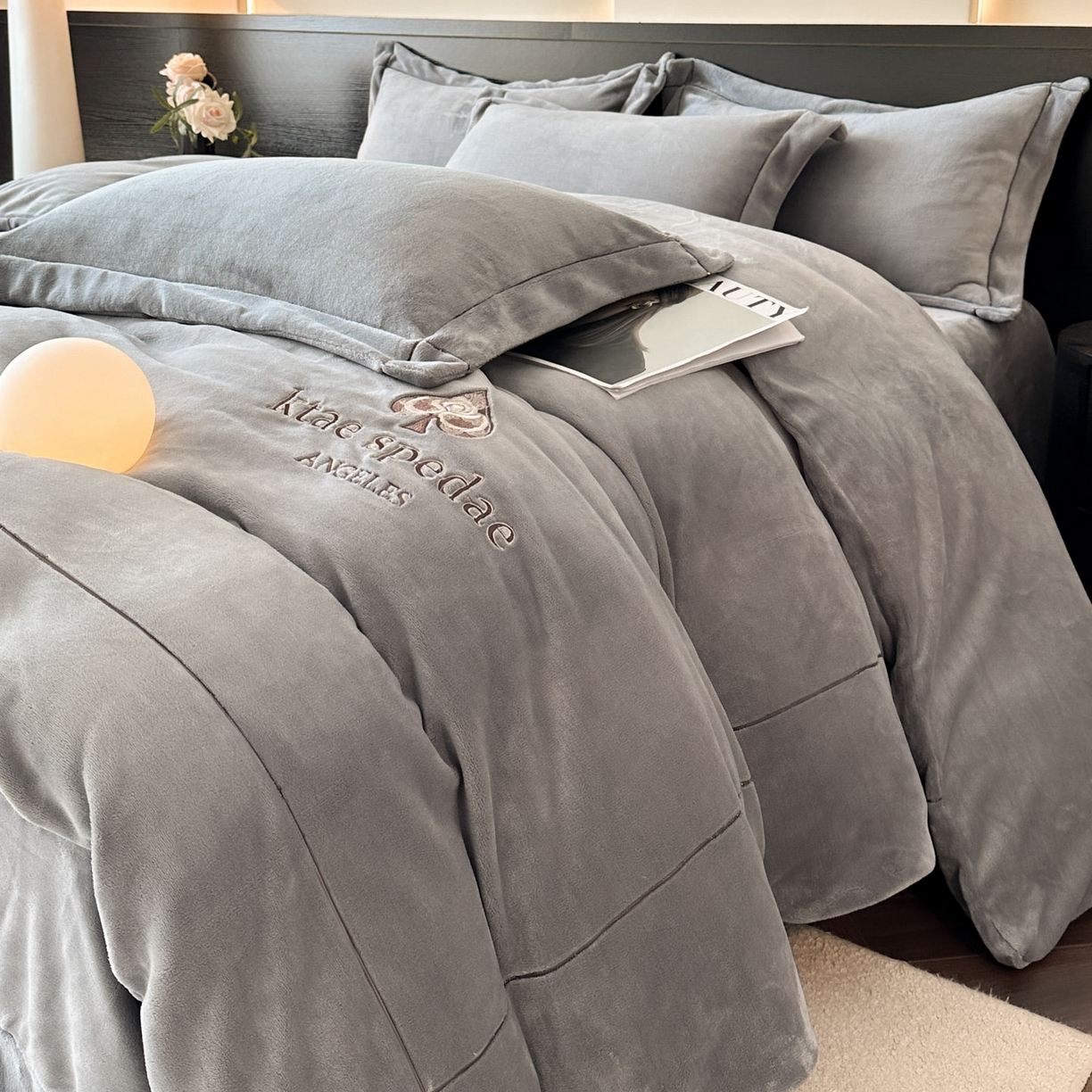 91家纺网 家纺一手货源 找家纺 狂想家 2025新款刺绣牛奶绒四件套-安琪儿 安琪儿-高级灰