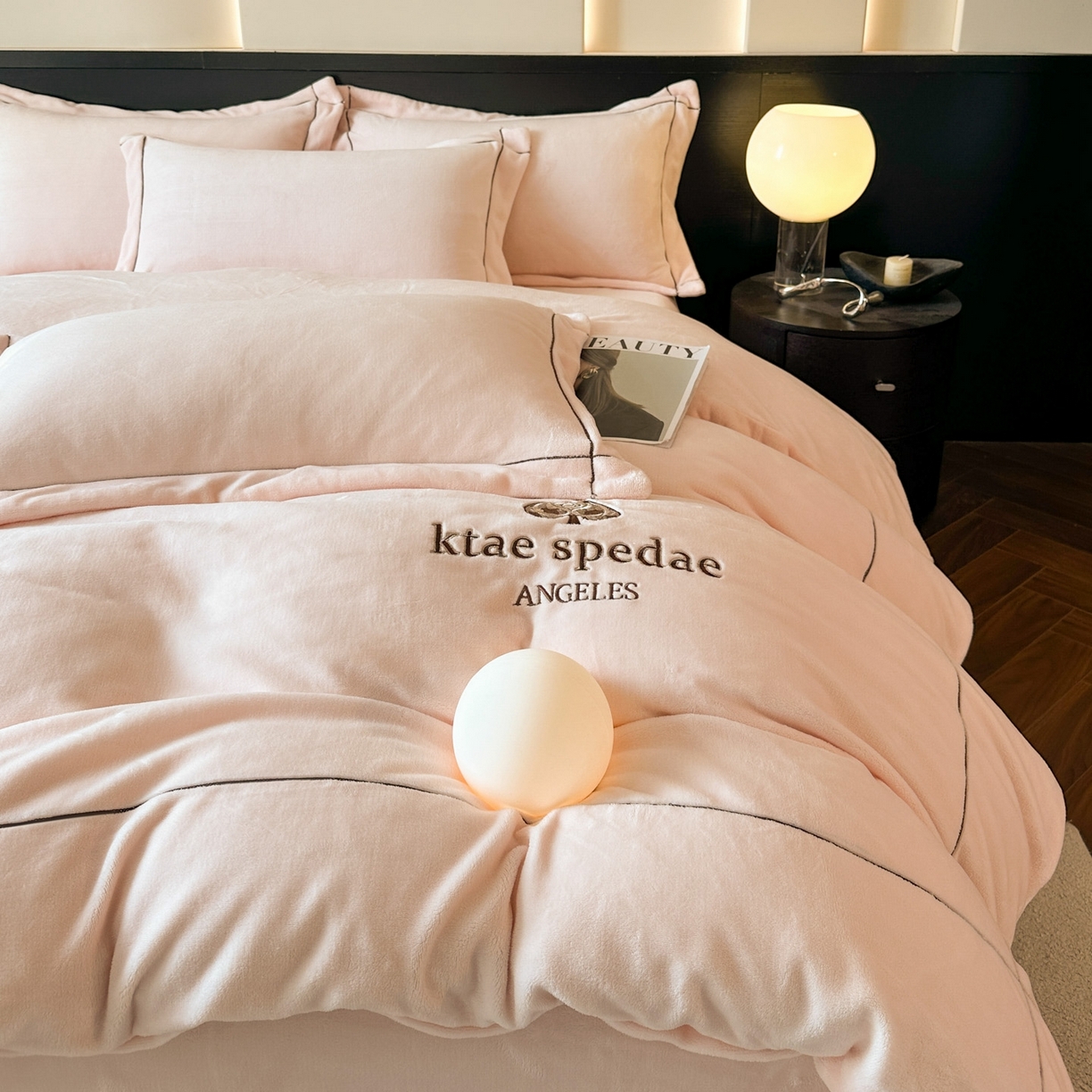 91家纺网 家纺一手货源 找家纺 狂想家 2025新款刺绣牛奶绒四件套-安琪儿 安琪儿-浅玉粉