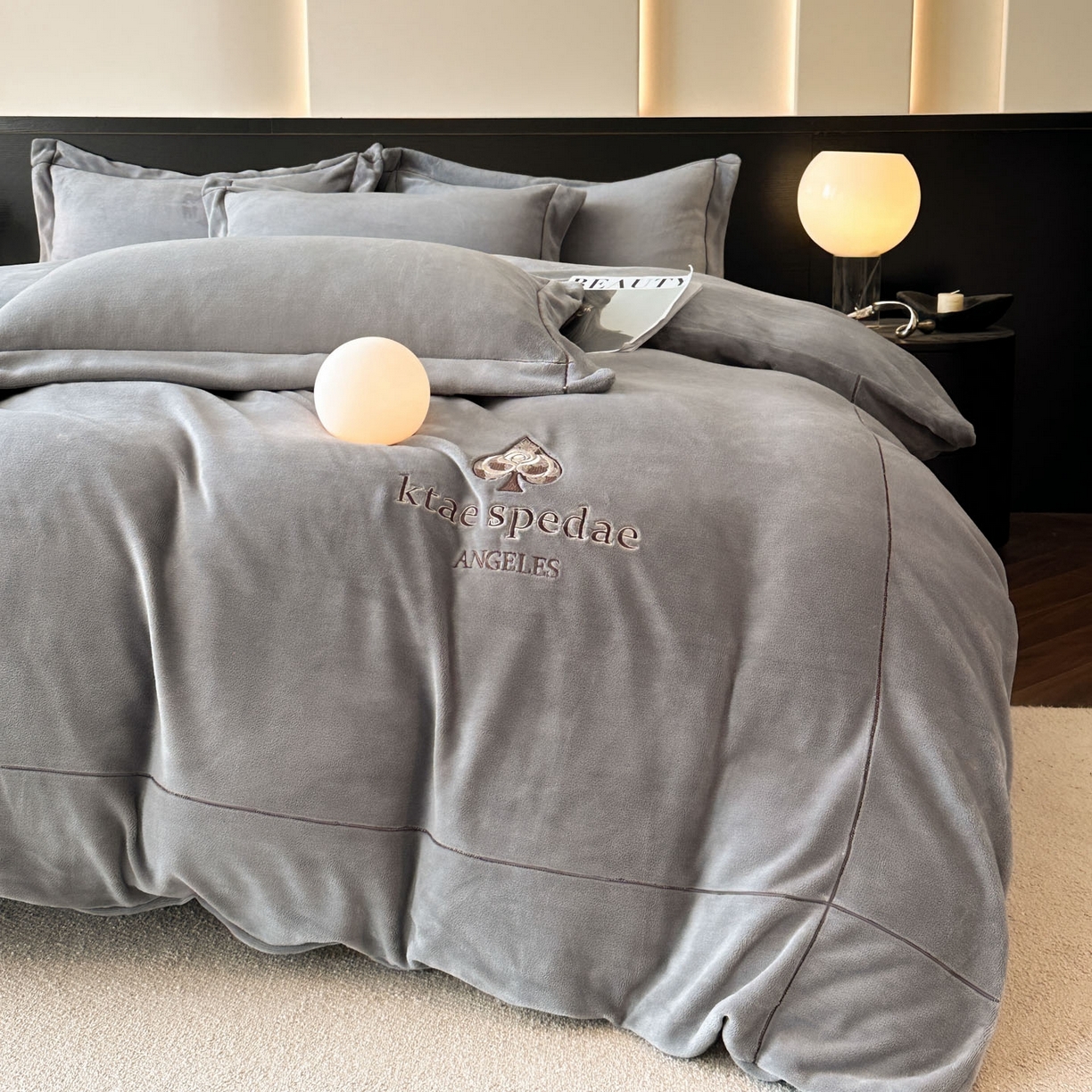 91家纺网 家纺一手货源 找家纺 狂想家 2025新款刺绣牛奶绒四件套-安琪儿 安琪儿-高级灰