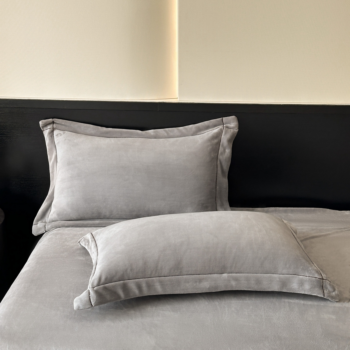 91家纺网 家纺一手货源 找家纺 狂想家 2025新款刺绣牛奶绒四件套-安琪儿 安琪儿-高级灰