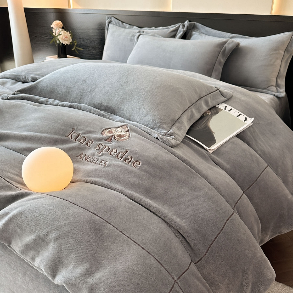 91家纺网 家纺一手货源 找家纺 狂想家 2025新款刺绣牛奶绒四件套-安琪儿 安琪儿-高级灰