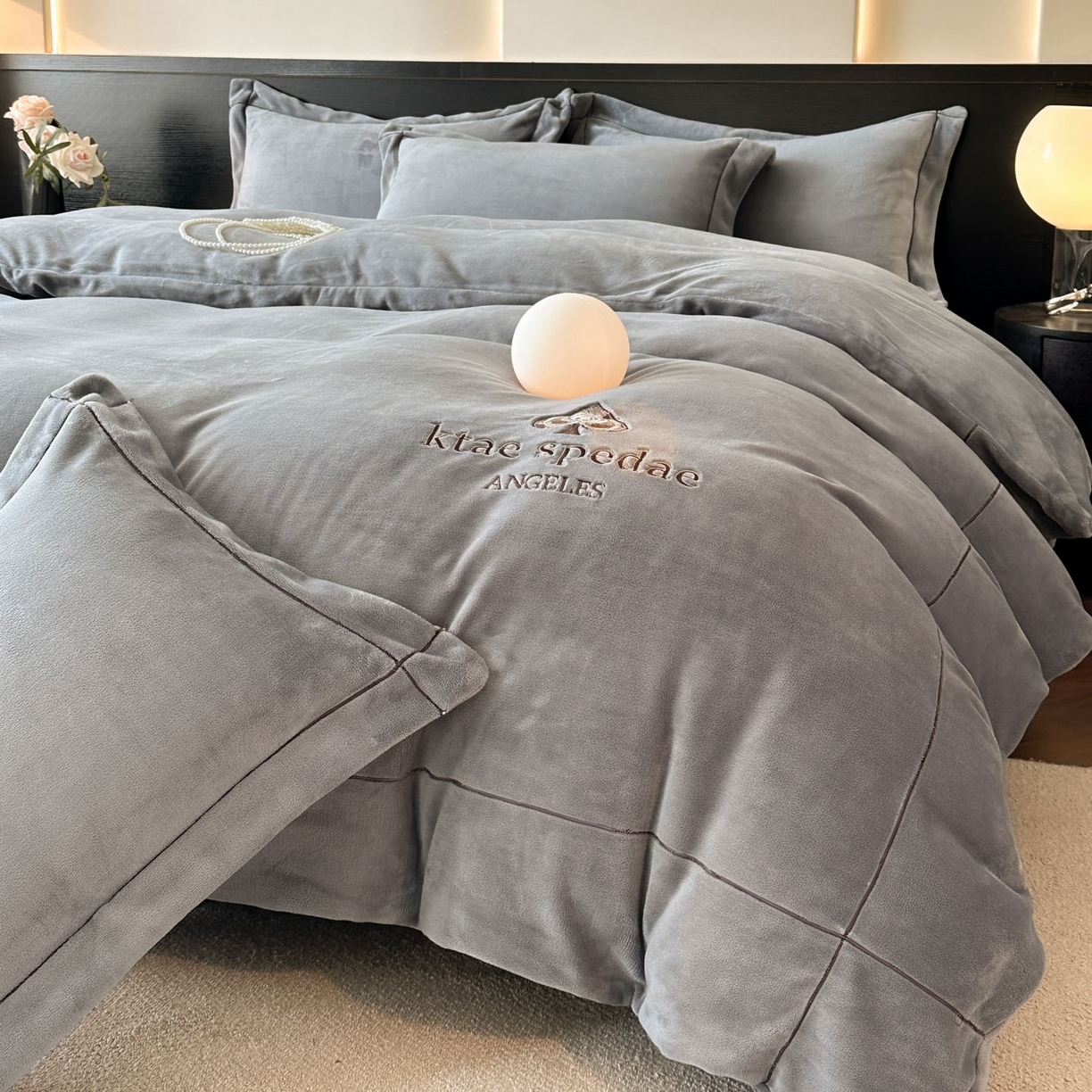 91家纺网 家纺一手货源 找家纺 狂想家 2025新款刺绣牛奶绒四件套-安琪儿 安琪儿-高级灰