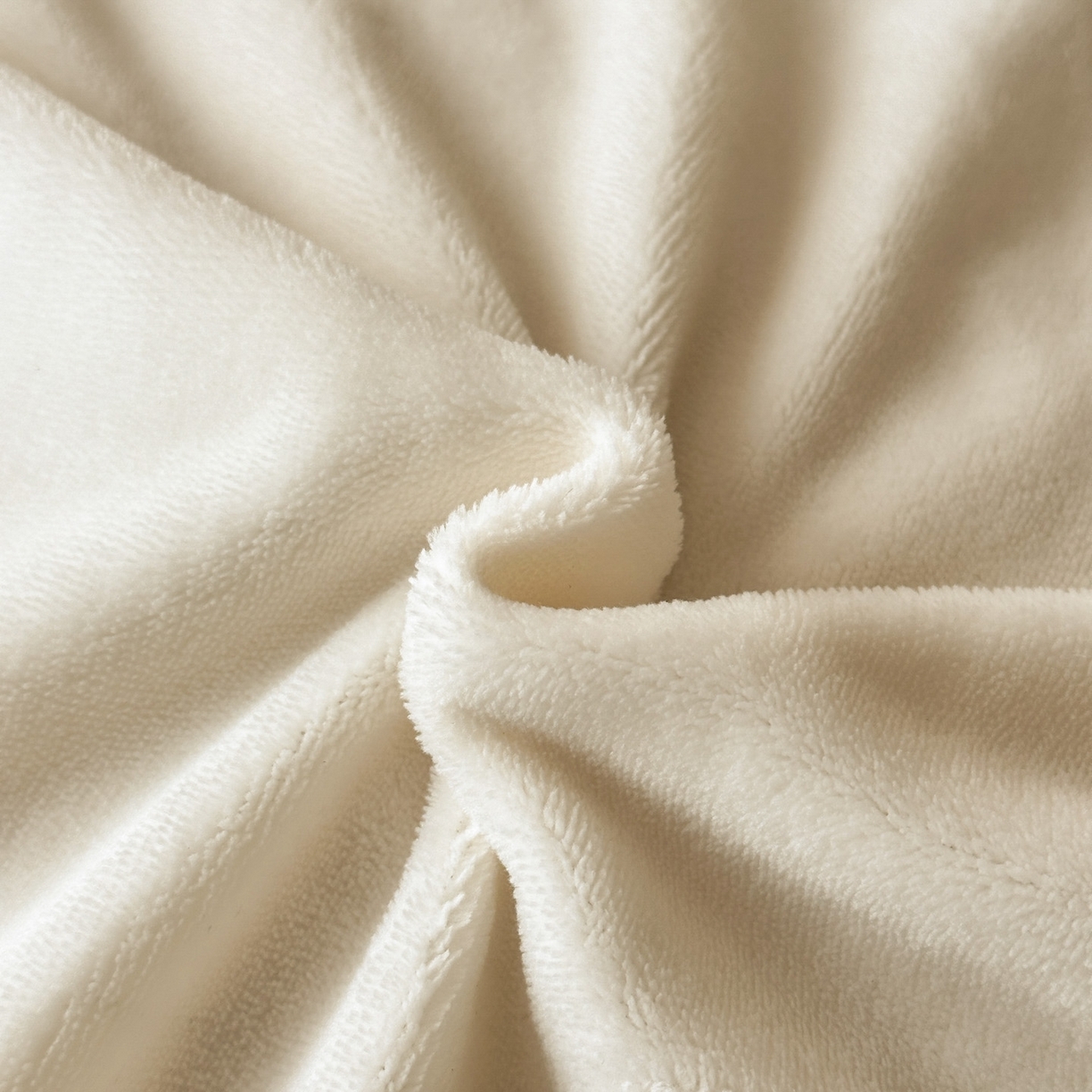 91家纺网 家纺一手货源 找家纺 狂想家 2025新款刺绣牛奶绒四件套-安琪儿 安琪儿-暖冬白