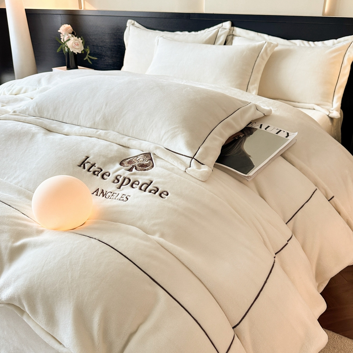 91家纺网 家纺一手货源 找家纺 狂想家 2025新款刺绣牛奶绒四件套-安琪儿 安琪儿-暖冬白