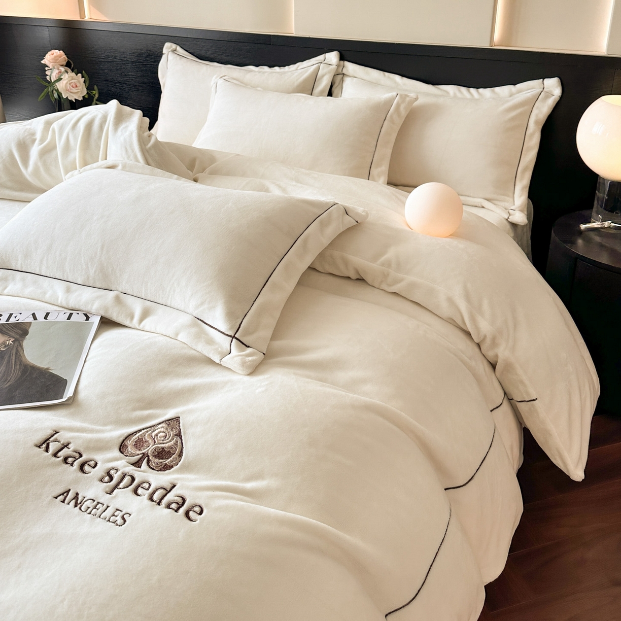 91家纺网 家纺一手货源 找家纺 狂想家 2025新款刺绣牛奶绒四件套-安琪儿 安琪儿-暖冬白