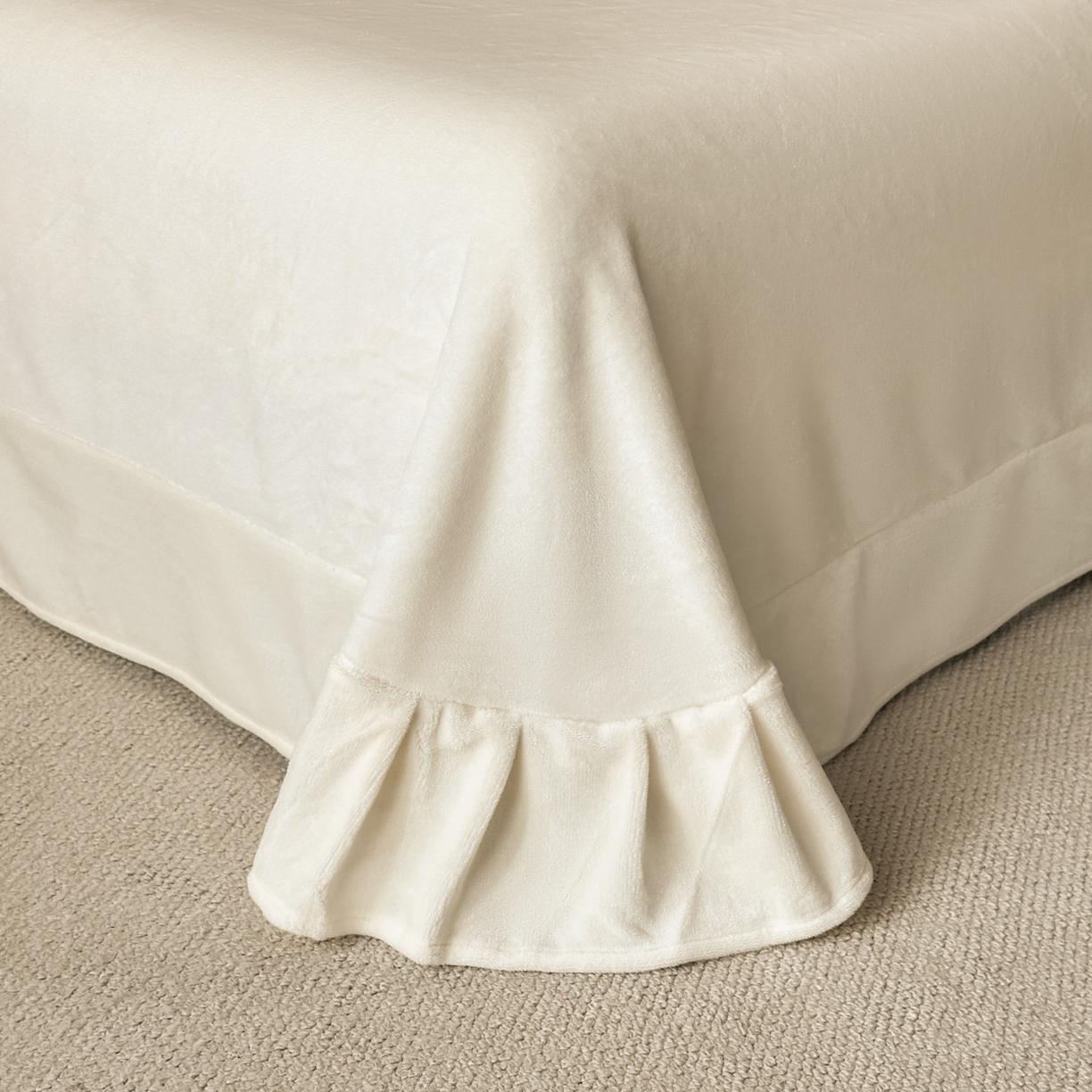 91家纺网 家纺一手货源 找家纺 狂想家 2025新款刺绣牛奶绒四件套-安琪儿 安琪儿-暖冬白