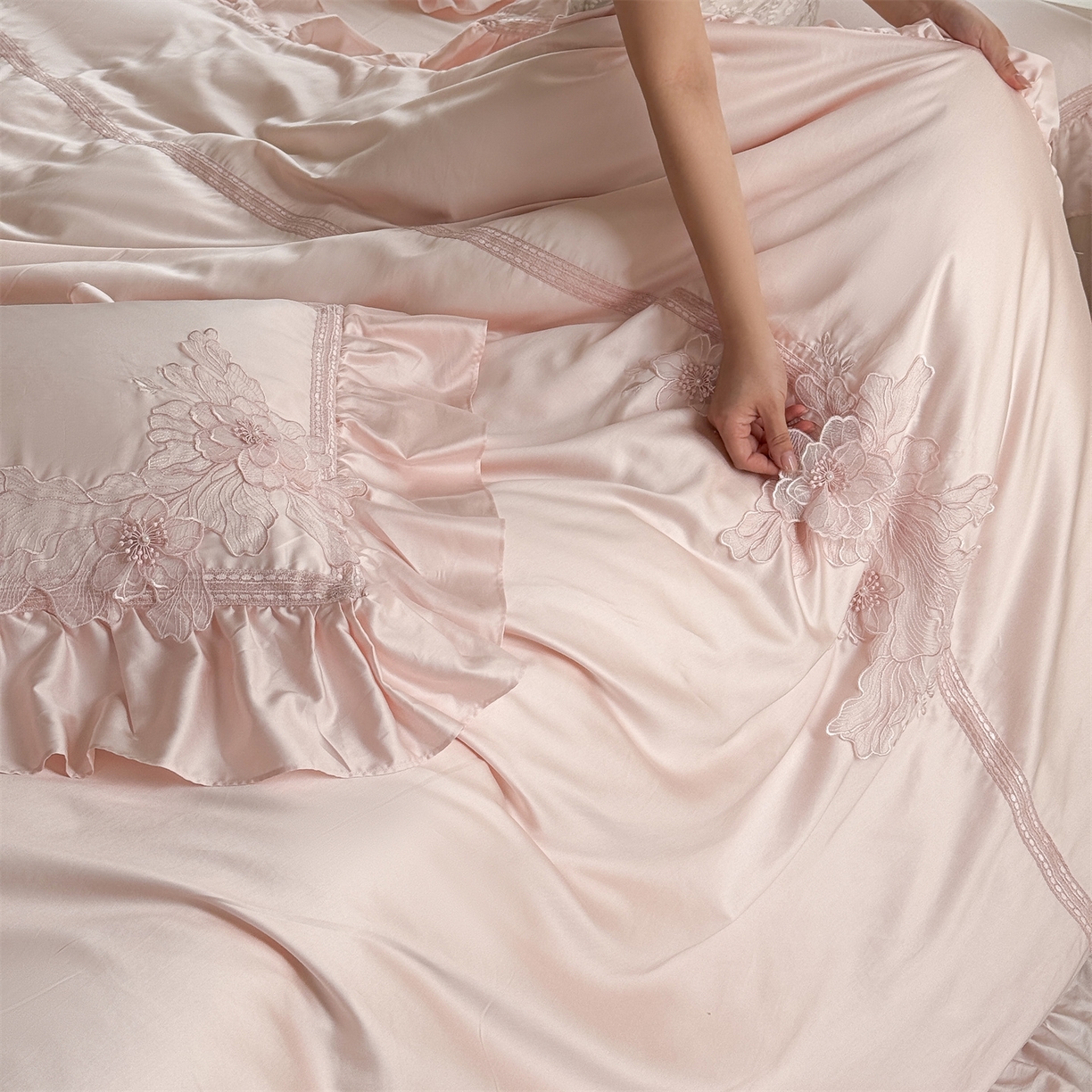 91家纺网 家纺一手货源 找家纺 美娘阁 2025新款长绒棉全棉提花居家款四件套-西西里岛 西西里岛-仙粉