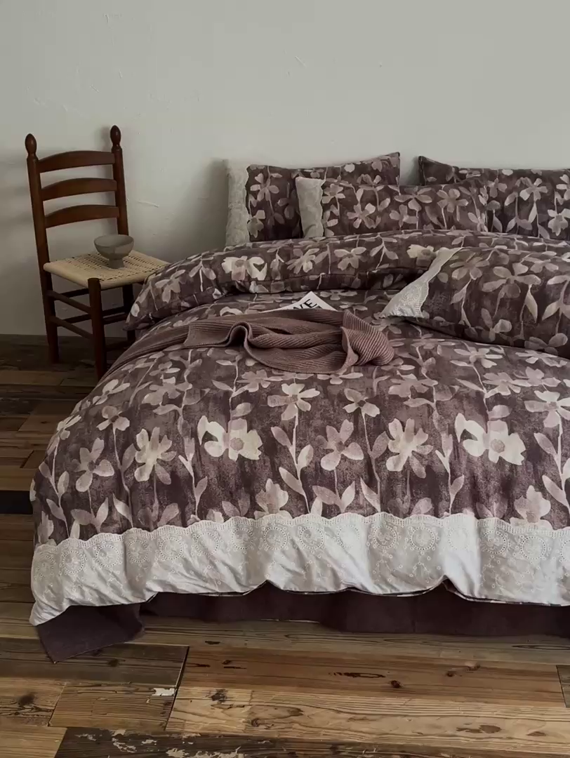 91家纺网 家纺一手货源 找家纺 一比一家纺 2026秋冬新品高克重原麻复古全棉花边棉麻侘寂风原麻四件套 （控价99元）花影棕