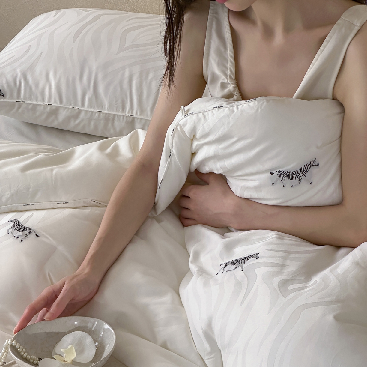 91家纺网 家纺一手货源 找家纺 （总）一加一 2025新款A类天雪棉双色剪花蚕丝大豆抗菌被芯