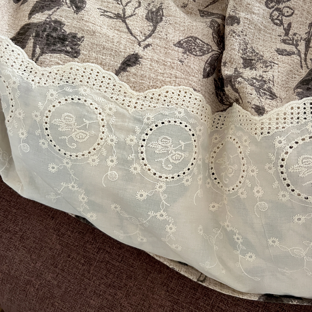 91家纺网 家纺一手货源 找家纺 一比一家纺 2025秋冬新品高克重原麻复古全棉花边棉麻侘寂风原麻四件套 （控价99元）茶野