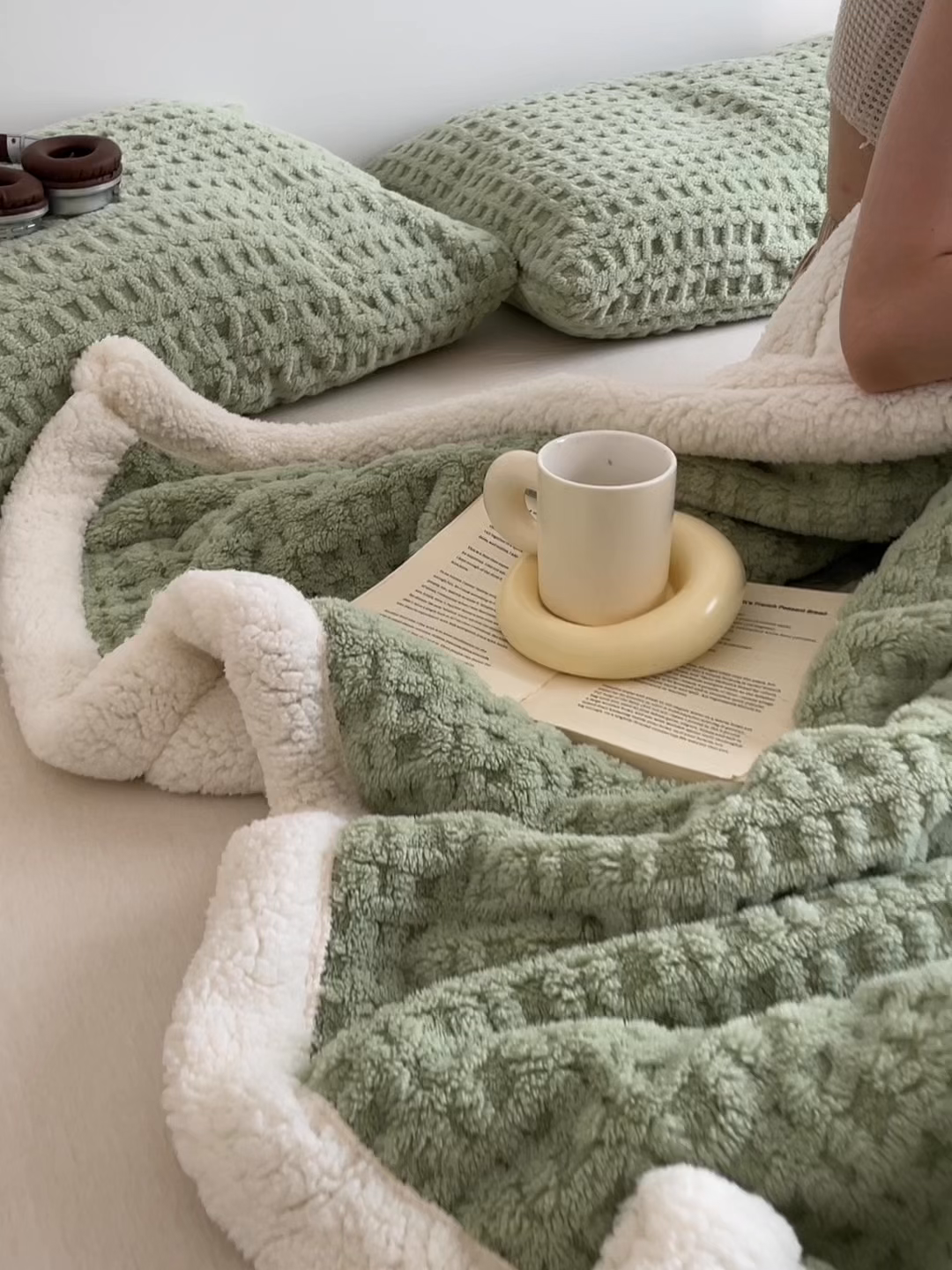 91家纺网 家纺一手货源 找家纺 （总）欧邦 2025新款华夫格双层毯盖毯毯子-场景1