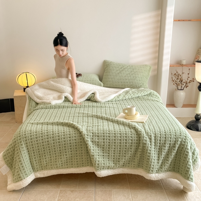 91家纺网 家纺一手货源 找家纺 （总）欧邦 2025新款华夫格双层毯盖毯毯子-场景1