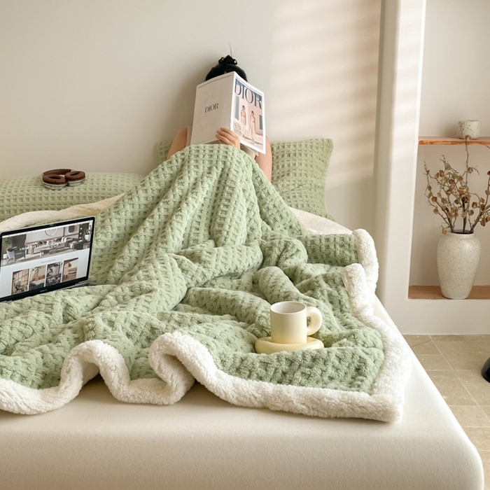 91家纺网 家纺一手货源 找家纺 （总）欧邦 2025新款华夫格双层毯盖毯毯子-场景1