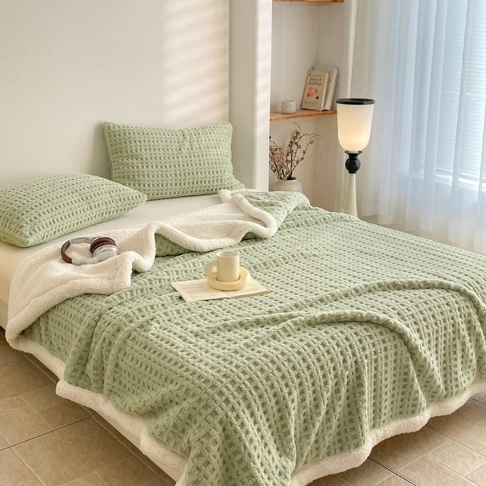 91家纺网 家纺一手货源 找家纺 （总）欧邦 2025新款华夫格双层毯盖毯毯子-场景1