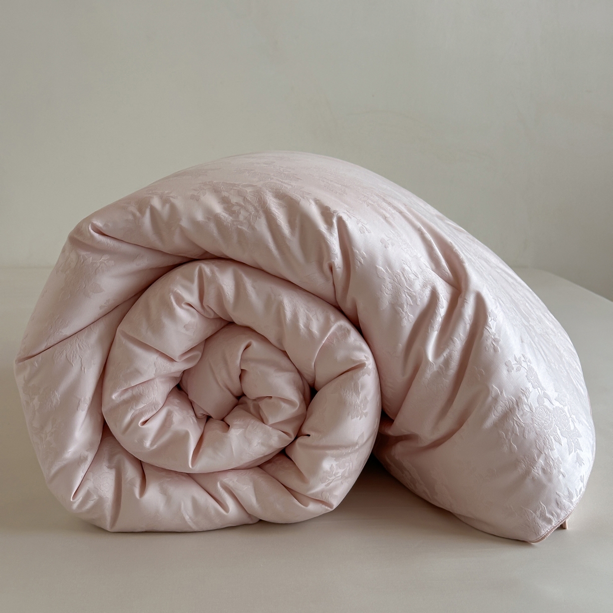 91家纺网 家纺一手货源 找家纺 一加一 2025新款60兰精天丝棉提花 蚕丝大豆抗菌被芯 满庭芳-扶光