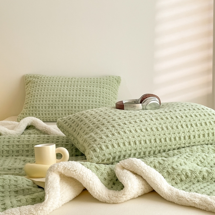 91家纺网 家纺一手货源 找家纺 （总）欧邦 2025新款华夫格双层毯盖毯毯子-场景1