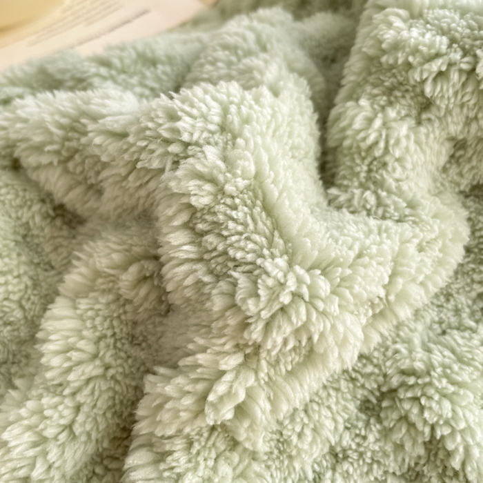 91家纺网 家纺一手货源 找家纺 （总）欧邦 2025新款华夫格双层毯盖毯毯子-场景1