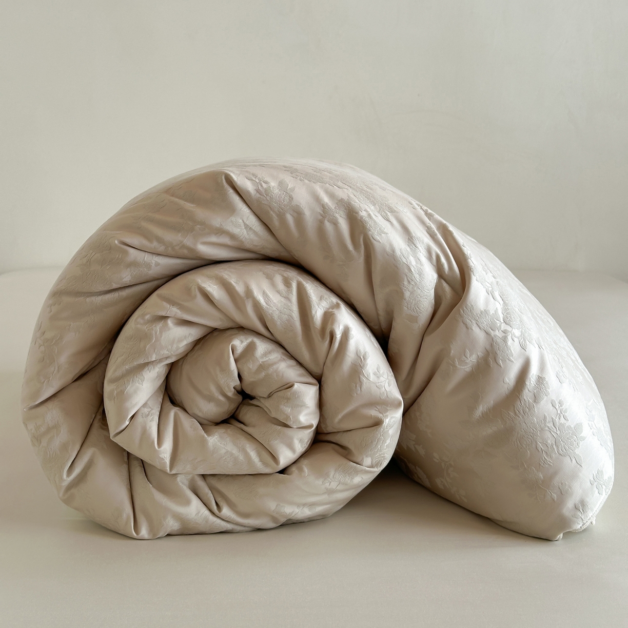 91家纺网 家纺一手货源 找家纺 一加一 2025新款60兰精天丝棉提花 蚕丝大豆抗菌被芯 满庭芳-沉香