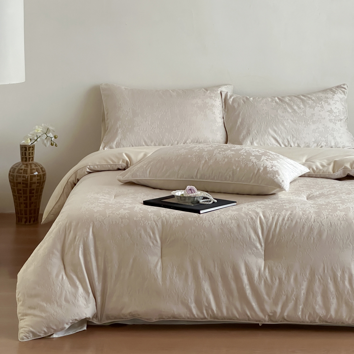 91家纺网 家纺一手货源 找家纺 一加一 2025新款60兰精天丝棉提花 蚕丝大豆抗菌被芯 满庭芳-沉香