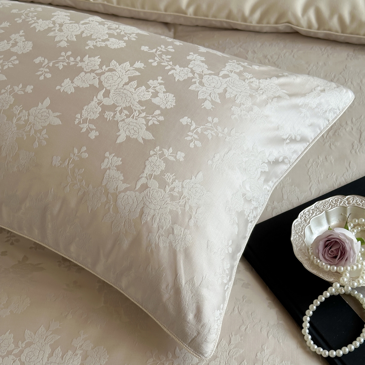 91家纺网 家纺一手货源 找家纺 一加一 2025新款60兰精天丝棉提花 蚕丝大豆抗菌被芯 满庭芳-沉香