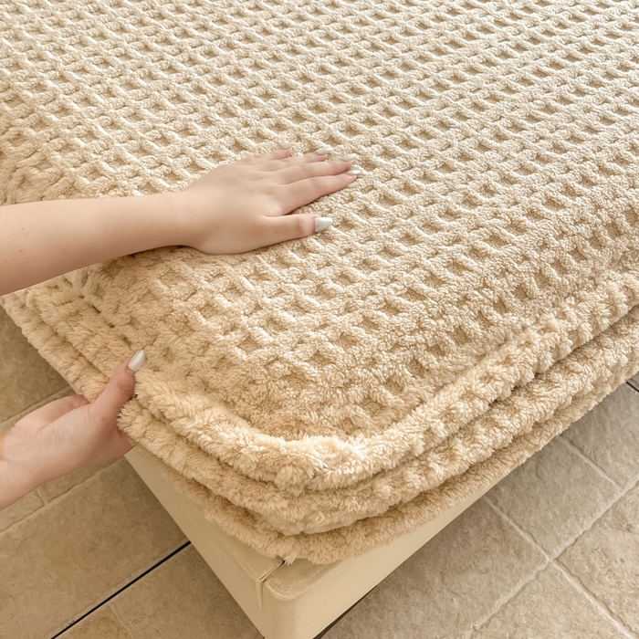 91家纺网 家纺一手货源 找家纺 欧邦 2025新款华夫格塔芙绒单床笠 床笠单件 华夫床笠-卡其