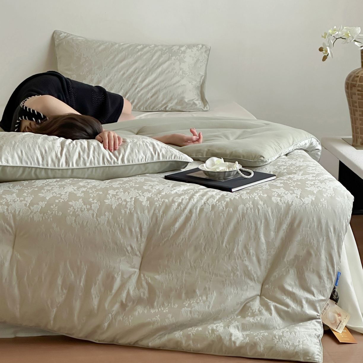 91家纺网 家纺一手货源 找家纺 一加一 2025新款60兰精天丝棉提花 蚕丝大豆抗菌被芯 满庭芳-影青