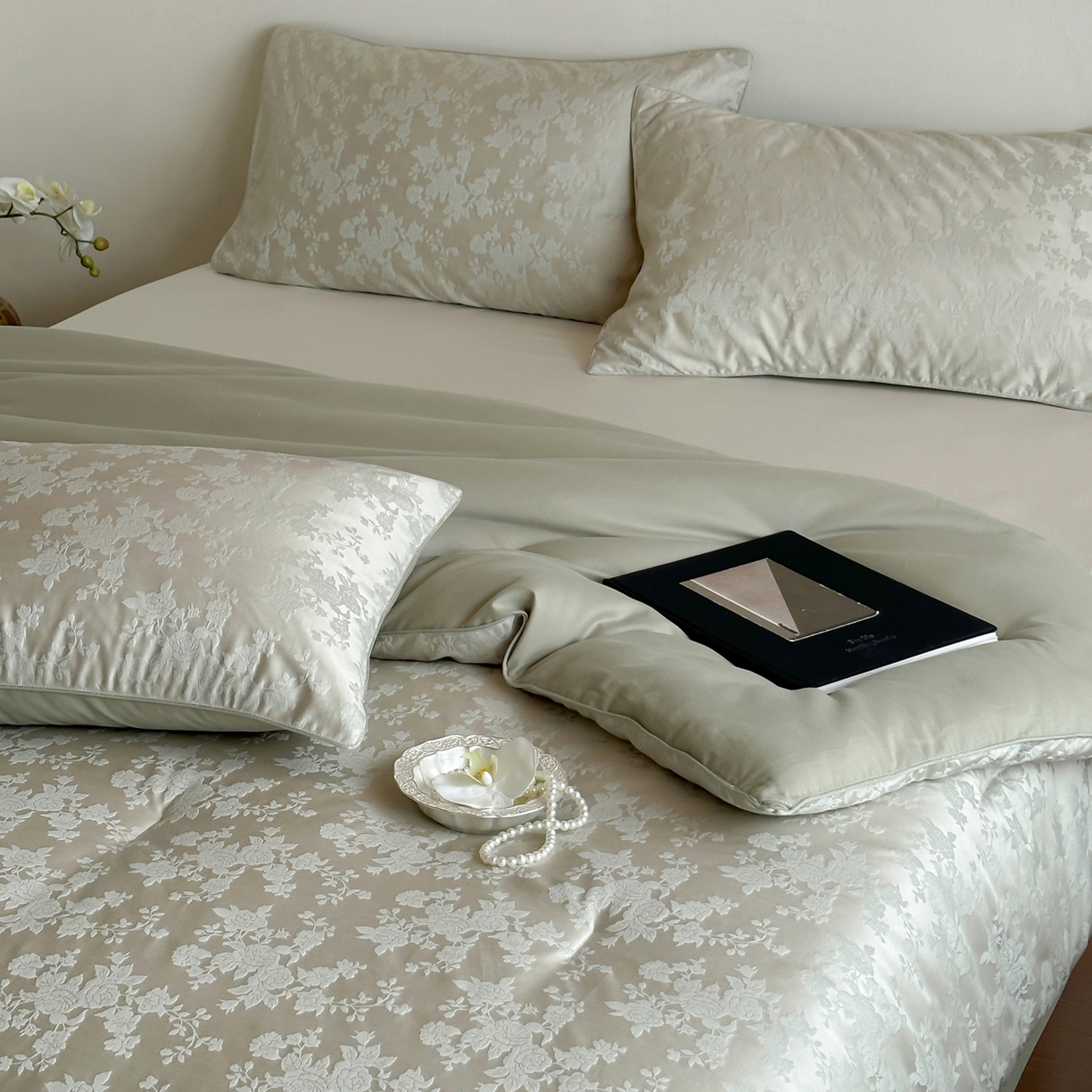 91家纺网 家纺一手货源 找家纺 一加一 2025新款60兰精天丝棉提花 蚕丝大豆抗菌被芯 满庭芳-影青