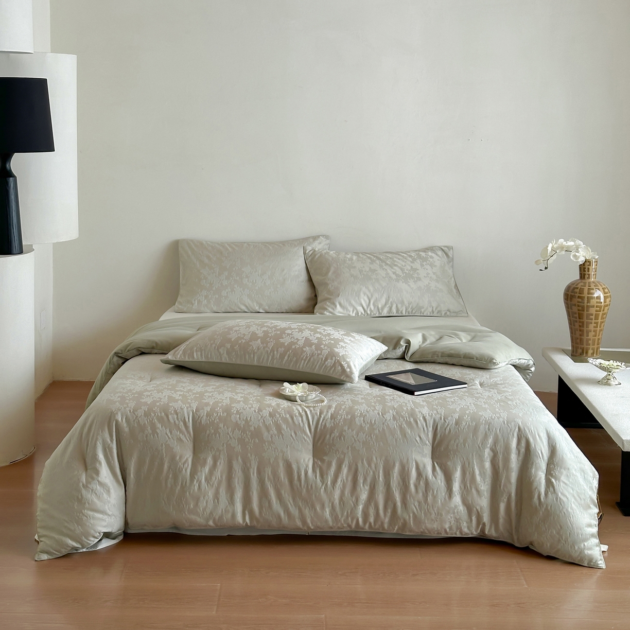 91家纺网 家纺一手货源 找家纺 一加一 2025新款60兰精天丝棉提花 蚕丝大豆抗菌被芯 满庭芳-影青