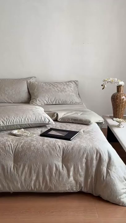 91家纺网 家纺一手货源 找家纺 一加一 2025新款60兰精天丝棉提花 蚕丝大豆抗菌被芯 满庭芳-影青