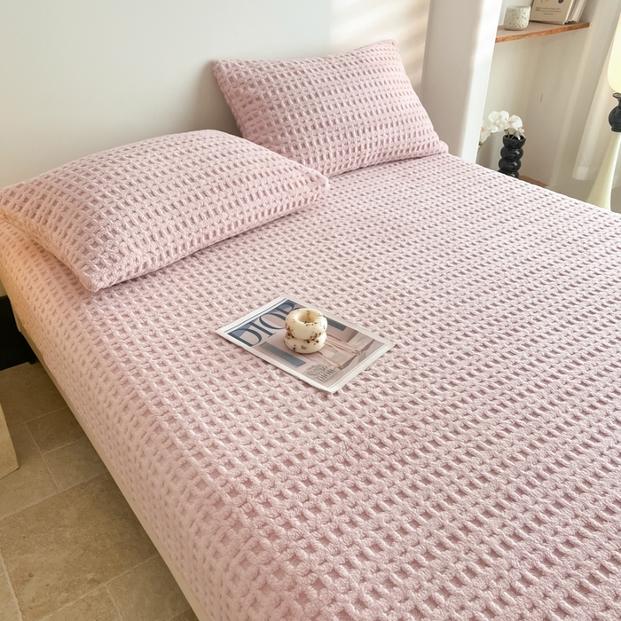 91家纺网 家纺一手货源 找家纺 欧邦 2025新款华夫格塔芙绒单床笠 床笠单件 华夫床笠-浅粉