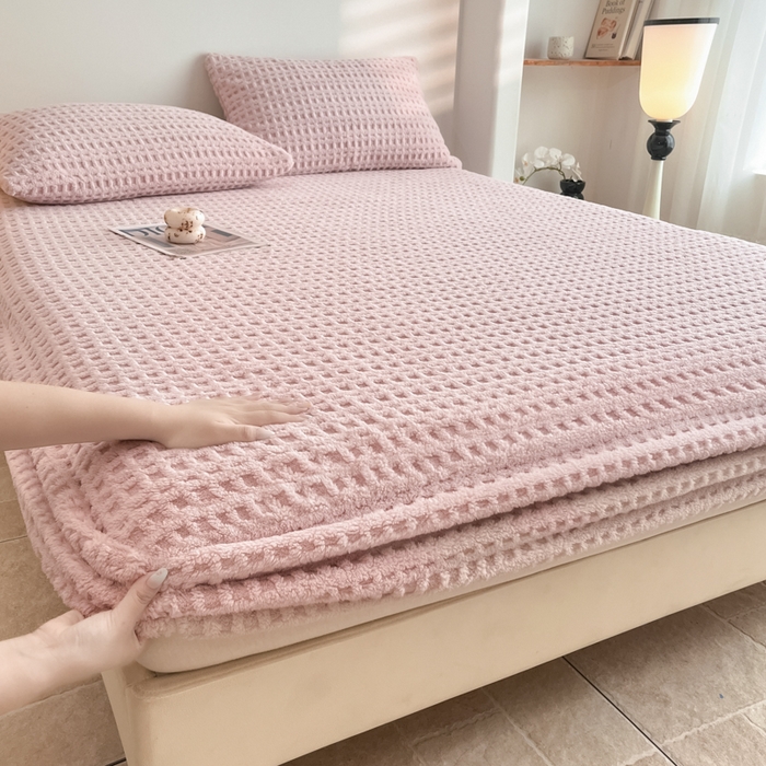 91家纺网 家纺一手货源 找家纺 欧邦 2025新款华夫格塔芙绒单床笠 床笠单件 华夫床笠-浅粉