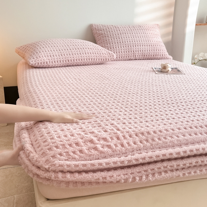 91家纺网 家纺一手货源 找家纺 欧邦 2025新款华夫格塔芙绒单床笠 床笠单件 华夫床笠-浅粉