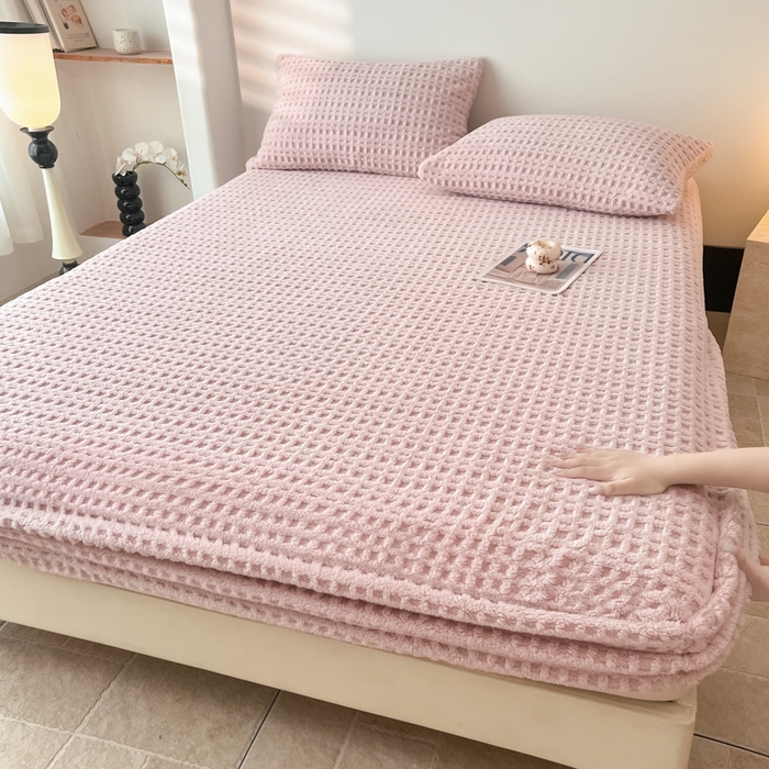 91家纺网 家纺一手货源 找家纺 欧邦 2025新款华夫格塔芙绒单床笠 床笠单件 华夫床笠-浅粉