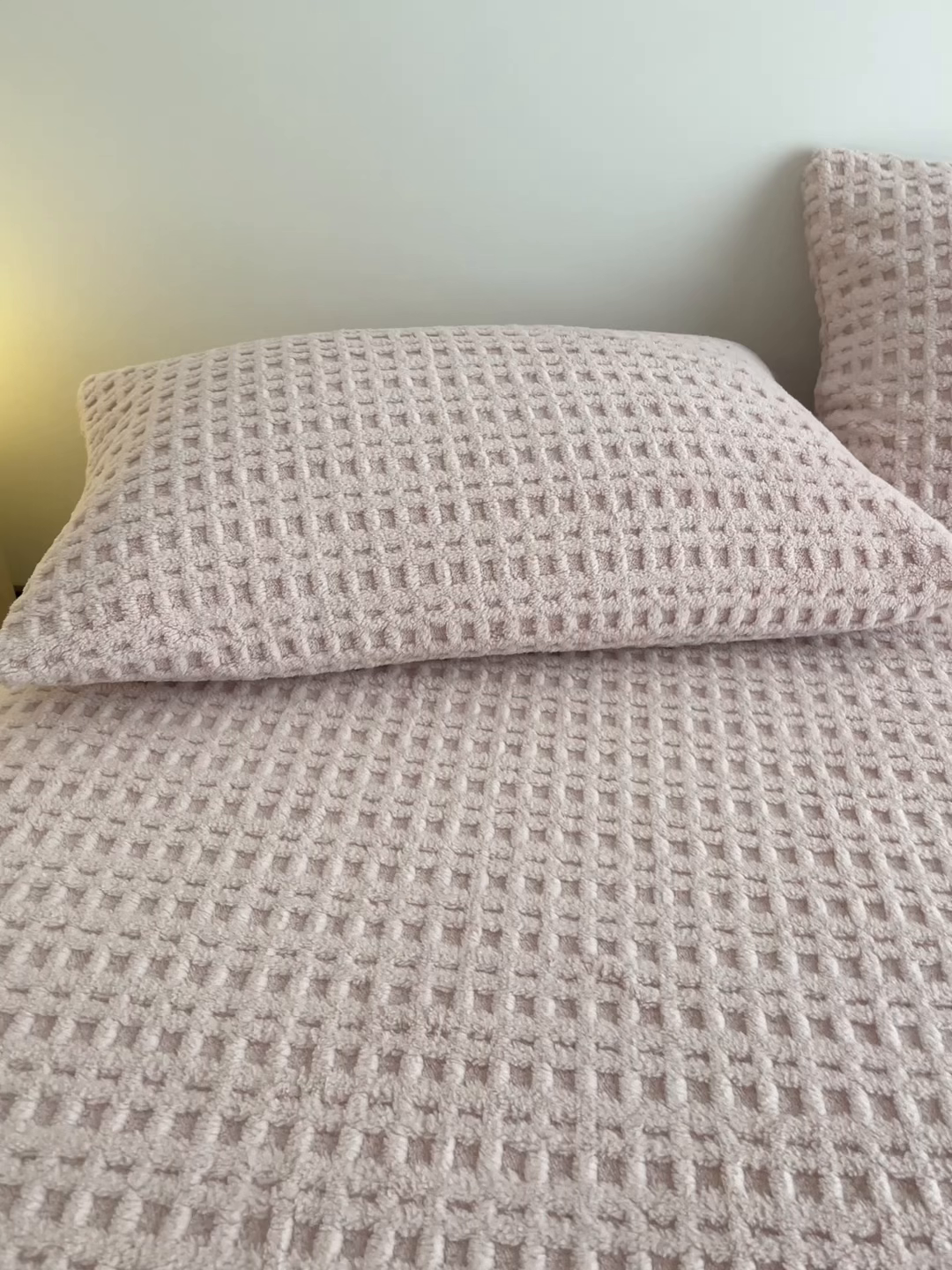 91家纺网 家纺一手货源 找家纺 欧邦 2025新款华夫格塔芙绒单床笠 床笠单件 华夫床笠-浅粉