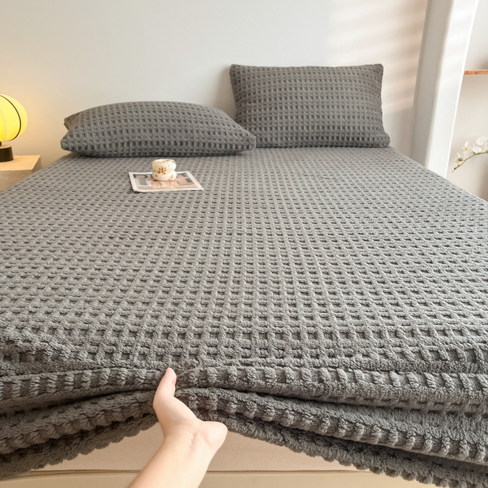 91家纺网 家纺一手货源 找家纺 欧邦 2025新款华夫格塔芙绒单床笠 床笠单件 华夫床笠-深灰