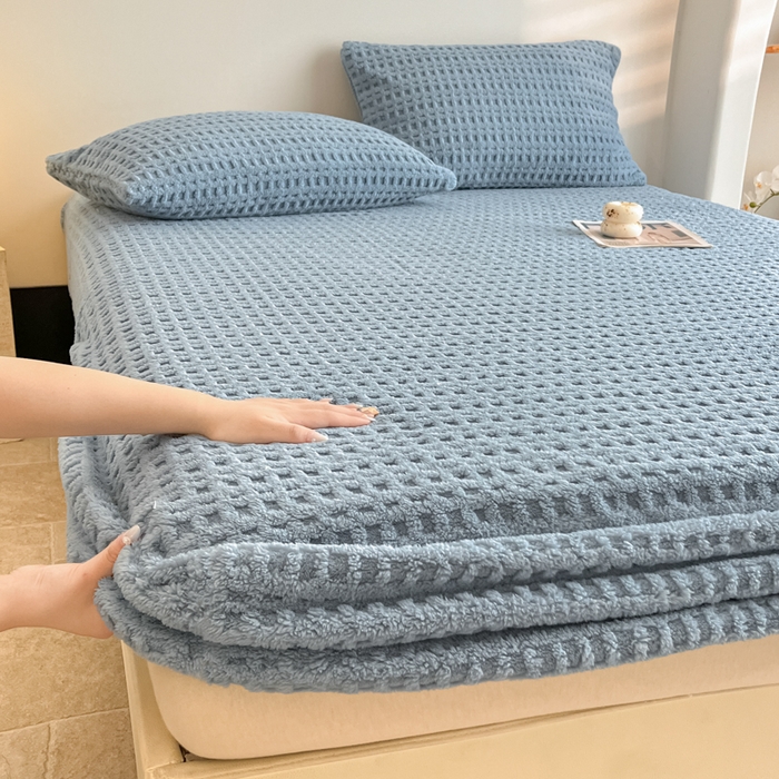 91家纺网 家纺一手货源 找家纺 欧邦 2025新款华夫格塔芙绒单床笠 床笠单件 华夫床笠-雾蓝