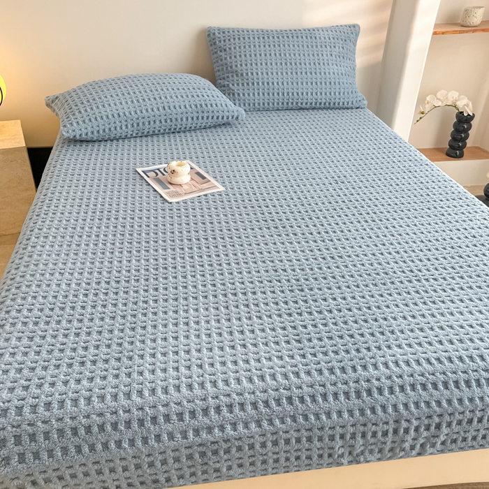 91家纺网 家纺一手货源 找家纺 欧邦 2025新款华夫格塔芙绒单床笠 床笠单件 华夫床笠-雾蓝