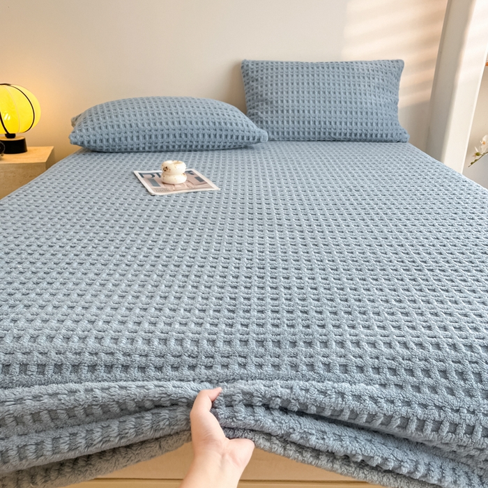 91家纺网 家纺一手货源 找家纺 欧邦 2025新款华夫格塔芙绒单床笠 床笠单件 华夫床笠-雾蓝