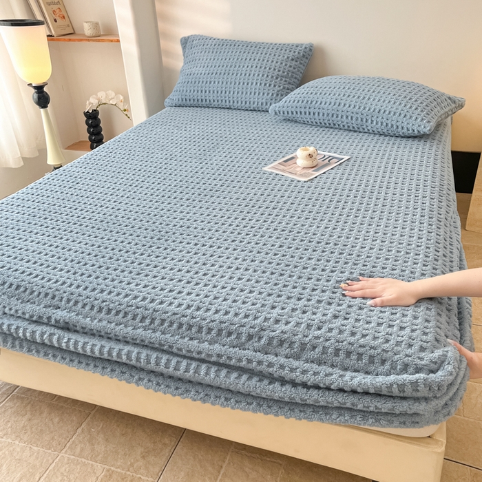 91家纺网 家纺一手货源 找家纺 欧邦 2025新款华夫格塔芙绒单床笠 床笠单件 华夫床笠-雾蓝