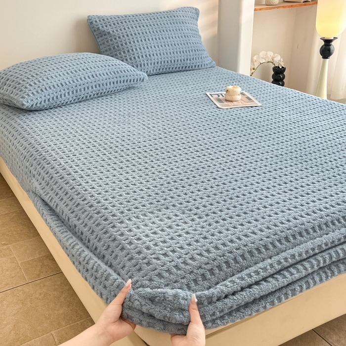 91家纺网 家纺一手货源 找家纺 欧邦 2025新款华夫格塔芙绒单床笠 床笠单件 华夫床笠-雾蓝