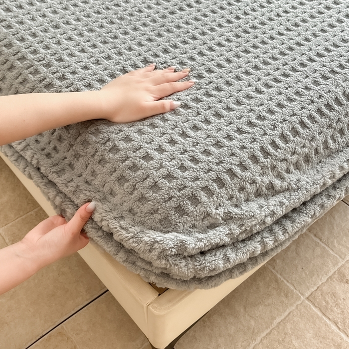 91家纺网 家纺一手货源 找家纺 欧邦 2025新款华夫格塔芙绒单床笠 床笠单件 华夫床笠-烟灰