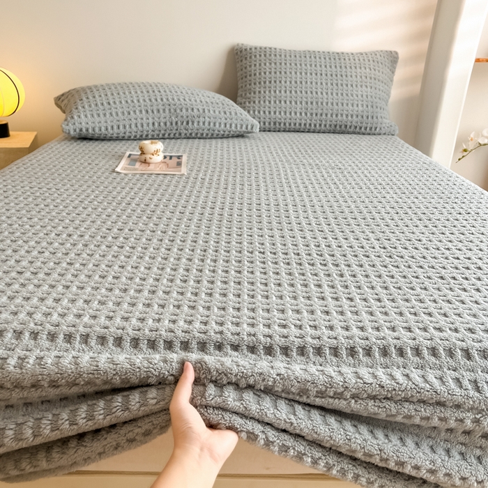 91家纺网 家纺一手货源 找家纺 欧邦 2025新款华夫格塔芙绒单床笠 床笠单件 华夫床笠-烟灰