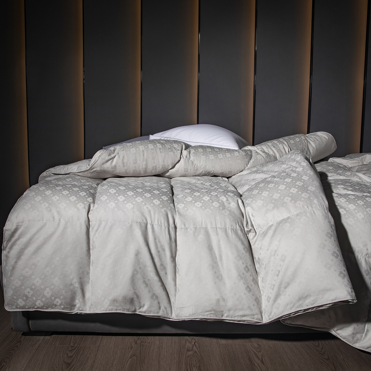 91家纺网 家纺一手货源 找家纺 华盛羽绒被壳 2025新款全棉四叶草双层纱提花自充绒羽绒被壳羽绒被 双层四叶草灰色